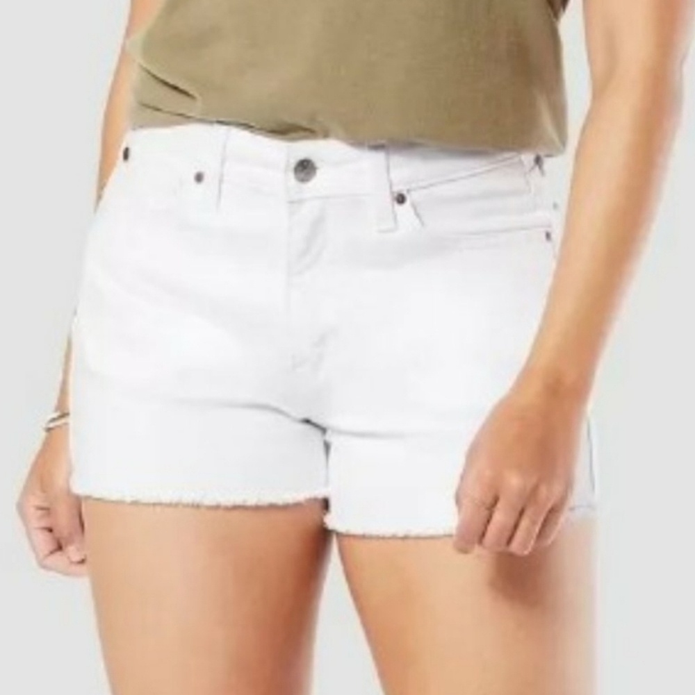 DENIZEN® from Levi's® High-Rise 3" Jean Shorts in White Size 18 W34